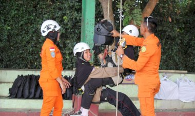Siswa Pondok Pesantren Baiturrahman, Bandung Antusias Ikuti SAR Goes To School