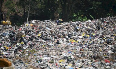 TPAS Sarimukti Belum Padam Sepenuhnya,  Warga Harus Pilah Sampah Mulai dari Rumah