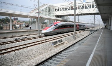 Jelang Operasional Komersial Kereta Cepat Jakarta-Bandung, Pemdaprov Jabar Akan Gandeng UMKM