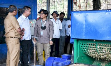 Tinjau Pengolahan Sampah di TPST 3R Cibeber, Bey Machmudin: Ini Baik, Mengurangi Sampah