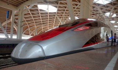 Bey Siap Jalankan Pesan Presiden kepada Jabar: Feeder Kereta Whoosh dan LRT