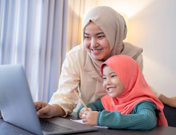 Pola Asuh Orang Tua yang Bikin Anak Cerdas