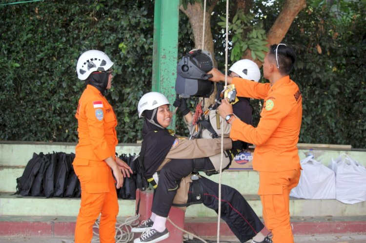Siswa Pondok Pesantren Baiturrahman, Bandung Antusias Ikuti SAR Goes To School