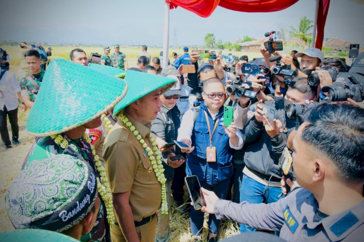 Hasil Panen Meningkat, Pj. Gubernur Jabar Apresiasi Kelompok Tani Mekarwangi di Cicalengka