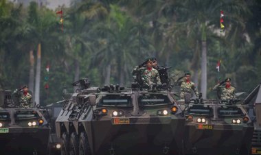 Presiden RI & Panglima TNI Saksikan Defile Ranops Maung 3 Matra dan Berbagai Ranpur Pindad Pada Gelaran HUT Ke-78 TNI