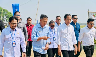 Bey Machmudin Dampingi Presiden Jokowi Tinjau Panen Raya di Subang