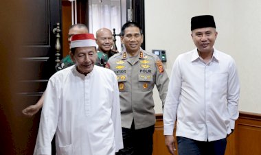 Bey Machmudin dan Habib Luthfi Kawal  Kirab Merah Putih di GBLA