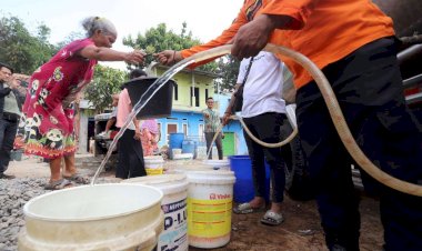Pemdaprov Kembali Salurkan 16 Juta Liter Air Bersih untuk 24 Kabupaten dan Kota