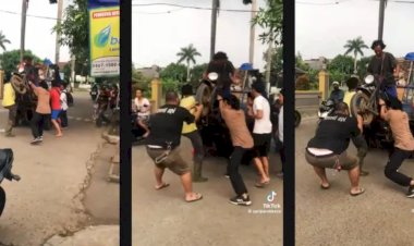 Motor Pengangkut Sampah Mendadak Wheelie Gara-Gara Muatan Berlebih