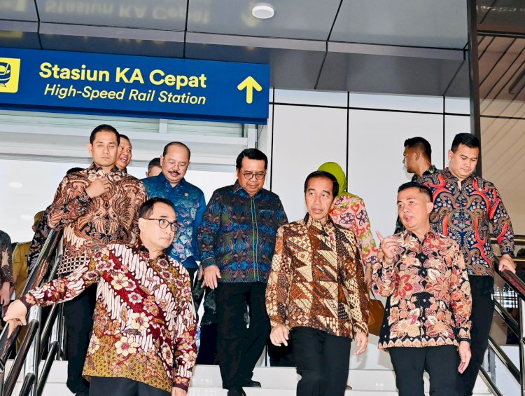 Bey Machmudin Dampingi Presiden Joko Widodo Resmikan Kereta Cepat Whoosh