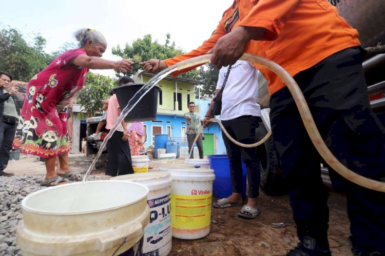 Pemdaprov Kembali Salurkan 16 Juta Liter Air Bersih untuk 24 Kabupaten dan Kota