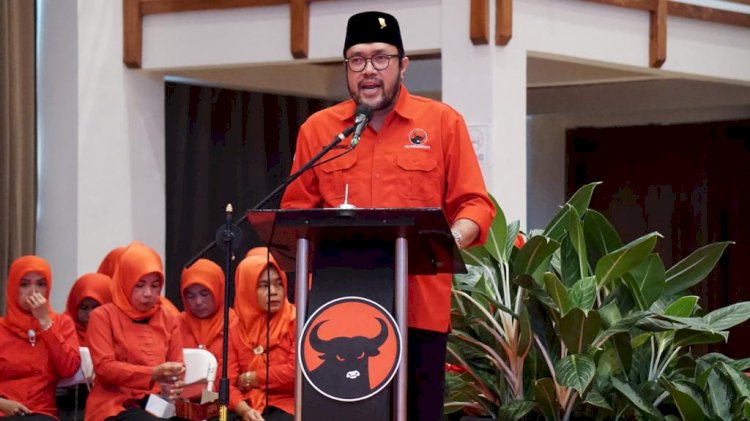 Ribuan Kader dan Relawan PDIP Jabar Antar  Ganjar - Mahfud MD Daftar ke KPU