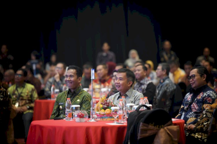 Akhir Pekan Tetap Buka, Menteri Azwar Anas Apresiasi Mal Pelayanan Publik Karawang