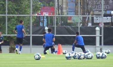 Suara Azan Buat Pelatih Uzbekistan Betah  Berada di Indonesia