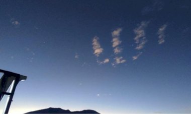 Gumpalan Awan Berlafaz Allah di Gunung Marapi