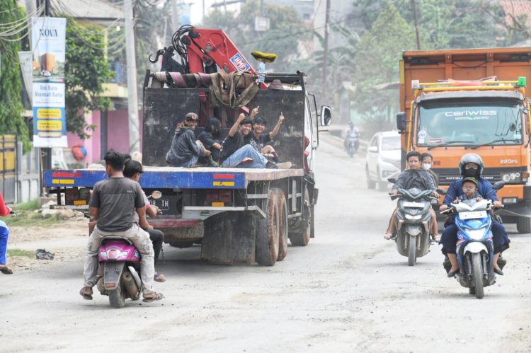 Truk Besar Hanya Boleh Melintas di Parung Panjang Mulai Pukul 22.00-05.00