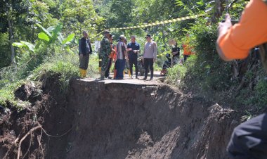 Tinjau Jembatan Citarum Lama di Dayeuhkolot, Bey Machmudin: Perbaikan Segera Diupayakan