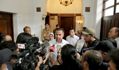 Bey Machmudin Serahkan 388.399 Sertifikat Hak Atas Tanah