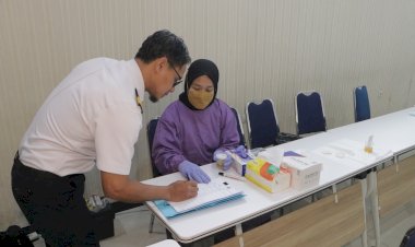 Jamin Keselamatan Penumpang, Daop 2 Bandung Tes Urine Seluruh Awak KA yang akan Melakukan Dinas pada Nataru 2023/2024