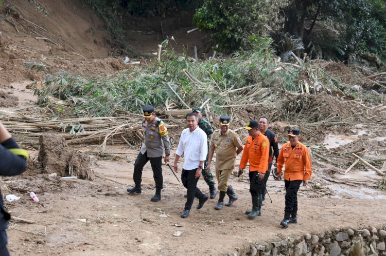 Pemprov Jabar Beri Santunan Bagi Korban Longsor Kampung Cipondok Subang