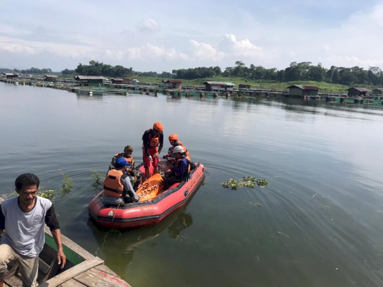 Tim SAR Gabungan Evakuasi Korban Tenggelam di Waduk Saguling