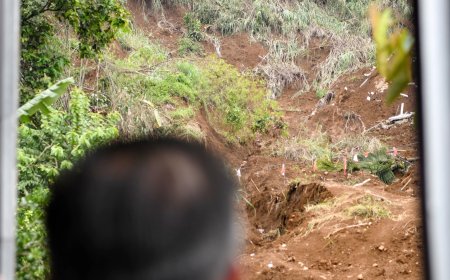 Tinjau Longsor Sukabumi, Bey : Penanganan Sudah Baik
