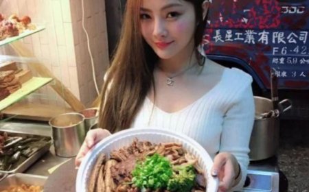 Pedagang Daging Rebus Ini Ternyata Model