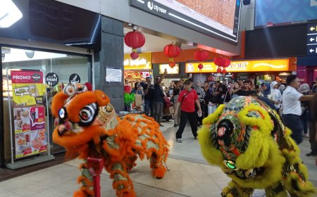 Sambut Imlek 2024, KAI Daop 2 Bandung Gelar Festival Barongsai di Stasiun Bandung