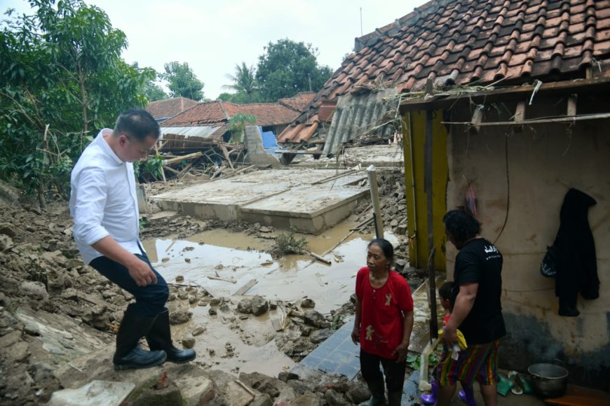 Ratusan Rumah Terdampak Banjir Sumedang Jelang Pencoblosan Pemilu 2024, TPS Keliling Solusi Bagi Warga Sumedang