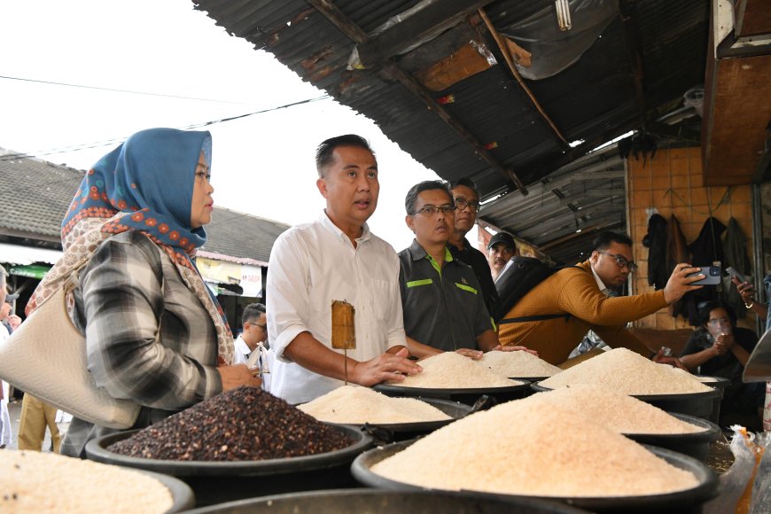 Stok Beras di Pasar Tradisional Melimpah, Bey Machmudin: Masyarakat Jangan Panik