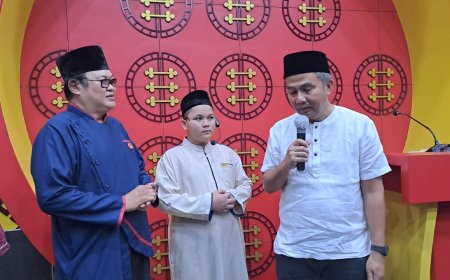 Pj Gubernur Jabar Beri Kejutan untuk Jemaah Masjid Lautze 2 Bandung