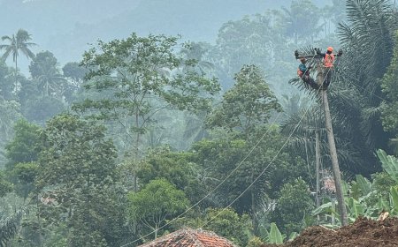 PLN Salurkan Bantuan Untuk Korban Tanah Longsor di Kampung Gintung Desa Cibenda Kabupaten Bandung Barat
