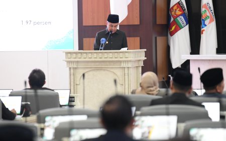 Penjabat Gubernur Bey Machmudin Sampaikan Dua Rancangan Perda kepada DPRD