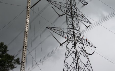 Cegah Tower Roboh, PLN Gerak Cepat Dirikan Tower Darurat