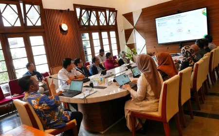 Rapat Maraton Ala Sekda Herman Suryatman