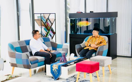 Bey Antarkan Undangan Open House di Gedung Sate ke Para Mantan Gubernur