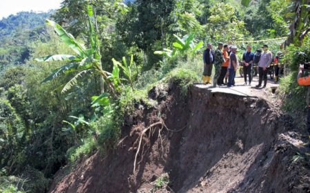 BPBD Percepat Proses Penanganan dan Pembersihan Material Tanah Longsor di Kabupaten Kuningan