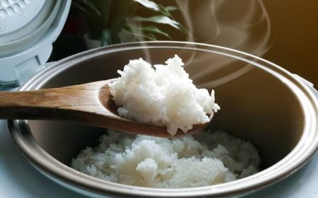Tips Masak Nasi di Magic Com Agar Nasi Tidak Cepat Bau dan Menguning