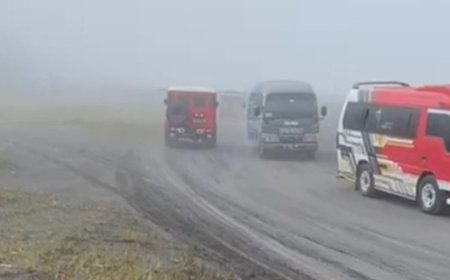 Rombongan Elf Terjang Lautan Pasir Bromo