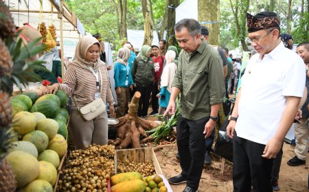 Buka Gelar Produk Pasar Leuweung Bekasi, Bey Dorong Rutin Digelar Seminggu Sekali