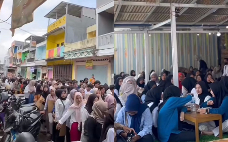 Ramai Pelamar Kerja di Warung Seblak Ciamis, Berapa Gajinya?