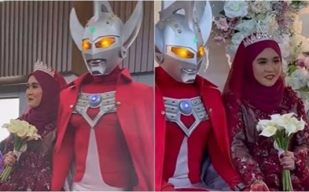 Pria Ini Pakai Kostum Ultraman di Pelaminan
