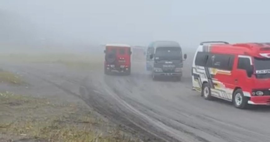 Rombongan Elf Terjang Lautan Pasir Bromo