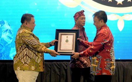 Pemdaprov  Jabar Terima Penghargaan The Best Regional Champion 2024