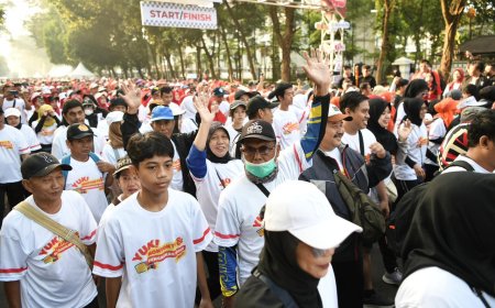Sekda Herman Suryatman Lepas Jalan Sehat Harsiarda 2024