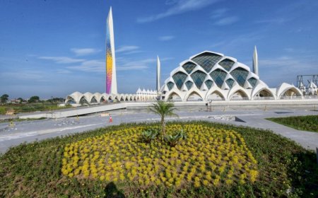 Biaya Parkir di Masjid Raya Al Jabbar Sementara Gratis