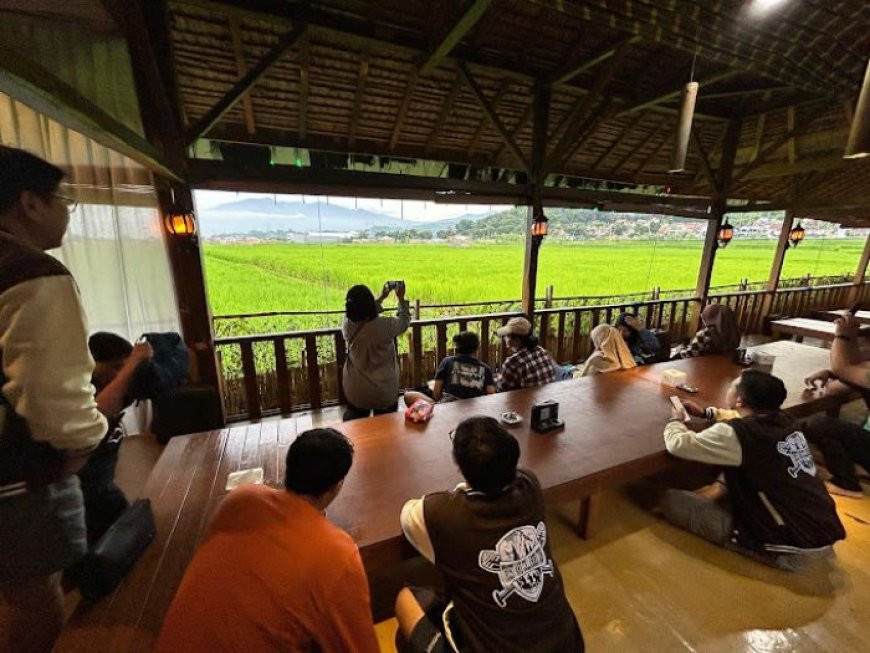 Tempat Makan Enak di Bandung  Bonus Pemandangan Cantik