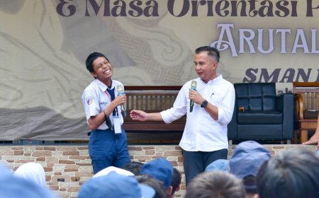 Penjabat Gubernur Jabar Beri Kejutan kepada Siswa SMAN 1 Parongpong saat MPLS