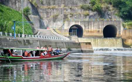 Pembersihan Sampah di Kawasan Jembatan Babakan Sapan Tuntas