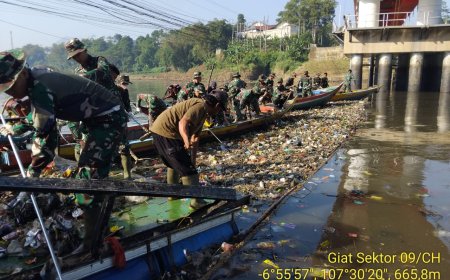 215 Personil Sapu Bersih Sampah di Kawasan Jembatan Babakan Sapan